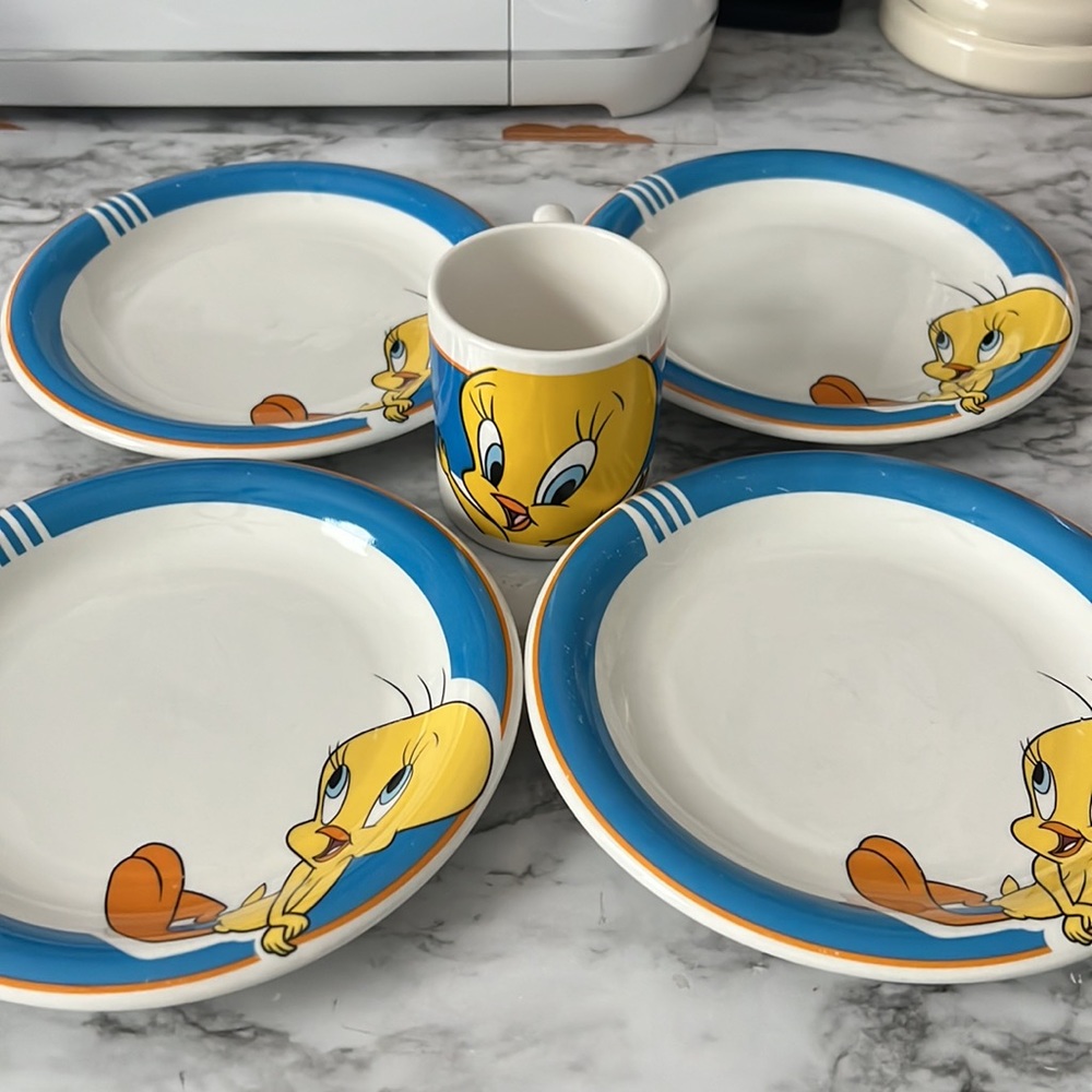 4- Vintage Gibson Tweety Bird plates.  Plus 1 bonus Tweety mug. Looney Tunes.